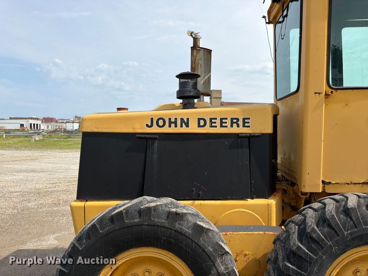image for item FK3331 1983 John Deere 570A motor grader