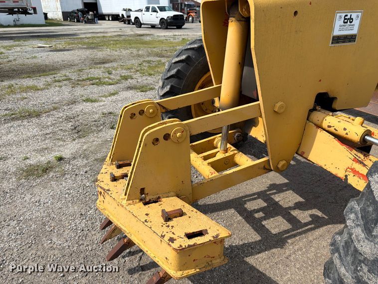 image for item FK3331 1983 John Deere 570A motor grader