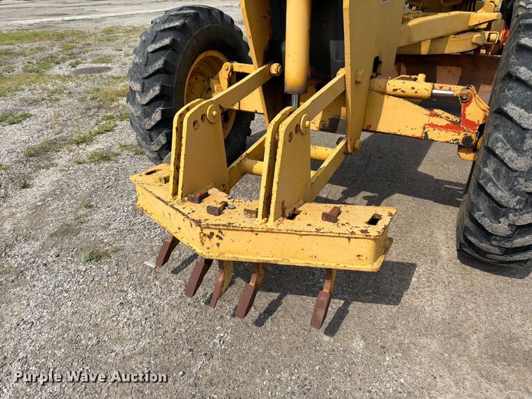image for item FK3331 1983 John Deere 570A motor grader