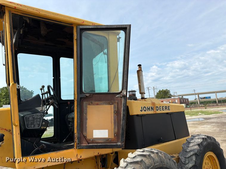 image for item FK3331 1983 John Deere 570A motor grader