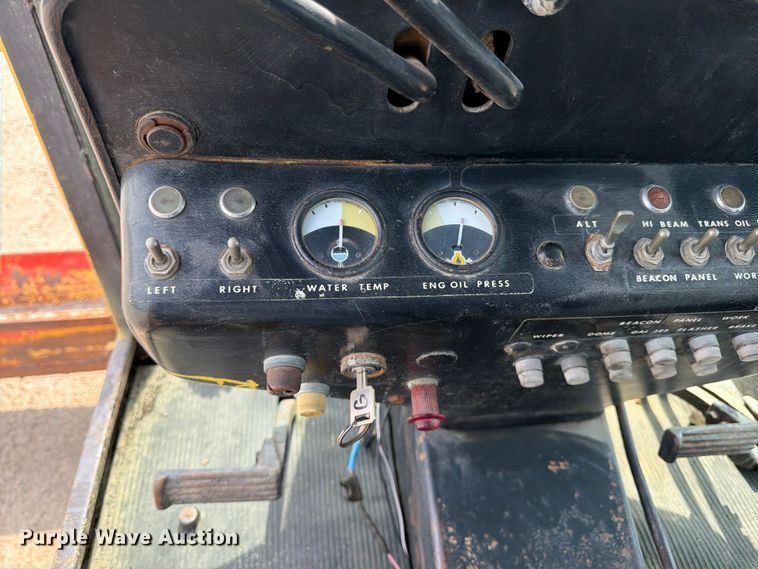 image for item FK3331 1983 John Deere 570A motor grader