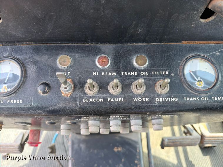 image for item FK3331 1983 John Deere 570A motor grader