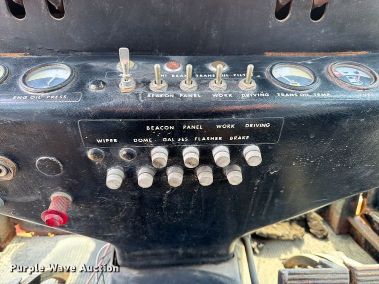 image for item FK3331 1983 John Deere 570A motor grader
