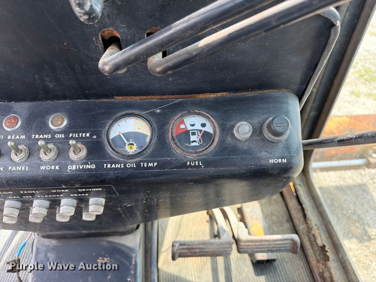image for item FK3331 1983 John Deere 570A motor grader