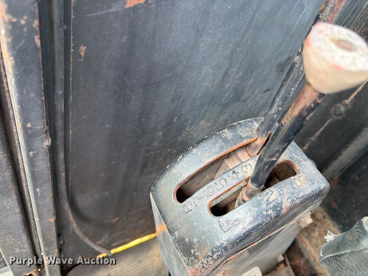 image for item FK3331 1983 John Deere 570A motor grader