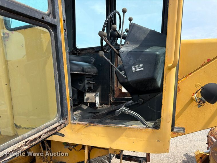 image for item FK3331 1983 John Deere 570A motor grader