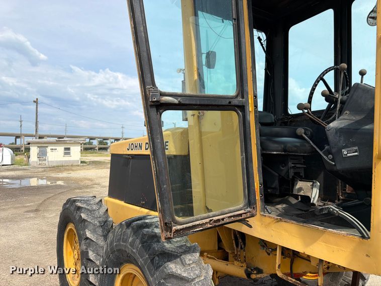 image for item FK3331 1983 John Deere 570A motor grader