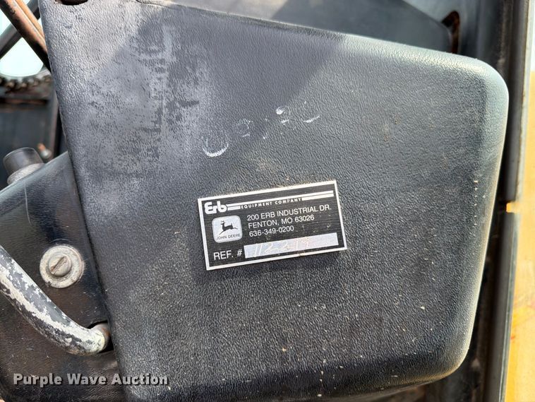 image for item FK3331 1983 John Deere 570A motor grader