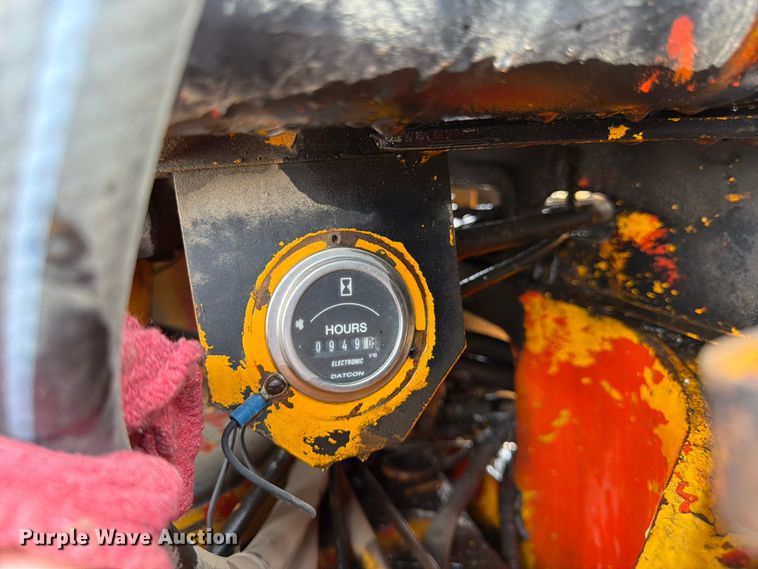 image for item FK3331 1983 John Deere 570A motor grader