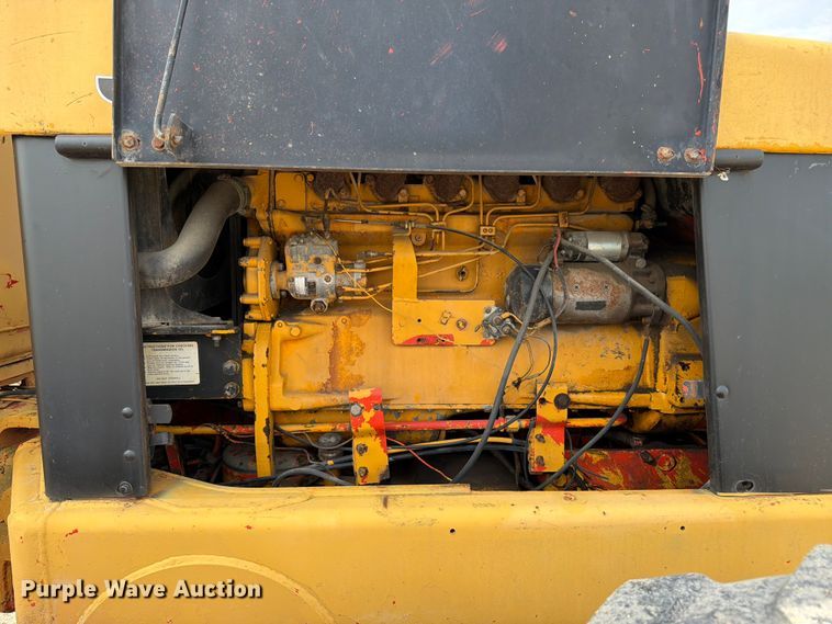 image for item FK3331 1983 John Deere 570A motor grader