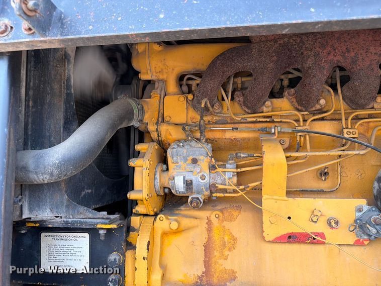 image for item FK3331 1983 John Deere 570A motor grader