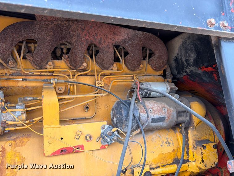image for item FK3331 1983 John Deere 570A motor grader