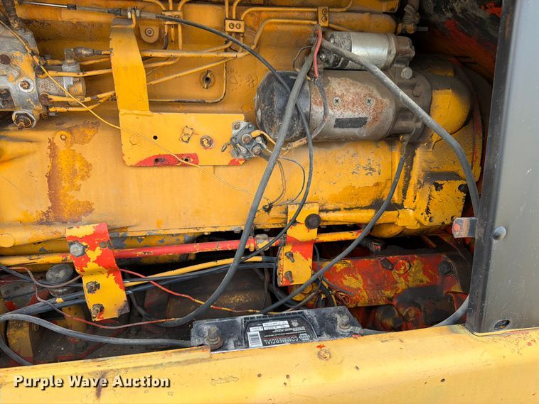 image for item FK3331 1983 John Deere 570A motor grader