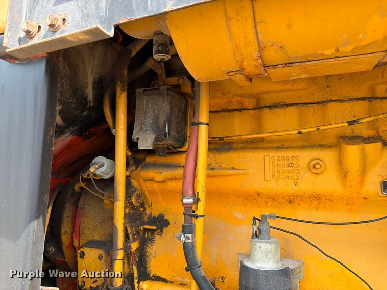 image for item FK3331 1983 John Deere 570A motor grader