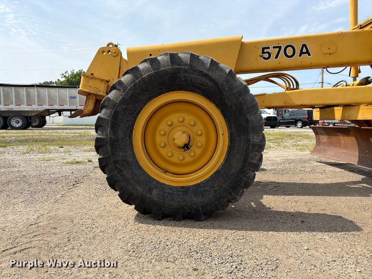 image for item FK3331 1983 John Deere 570A motor grader