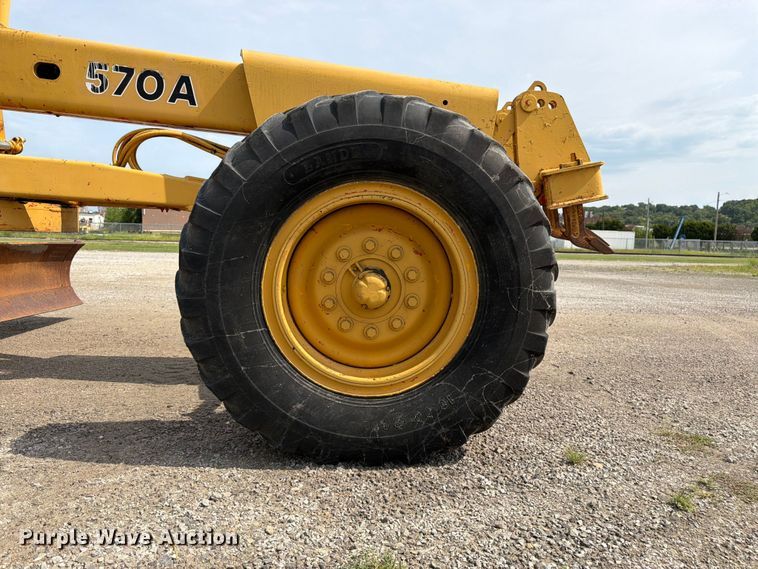 image for item FK3331 1983 John Deere 570A motor grader