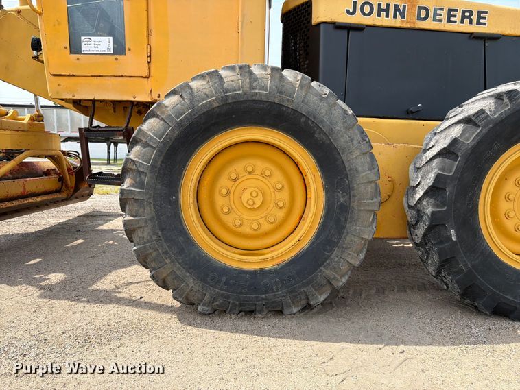 image for item FK3331 1983 John Deere 570A motor grader