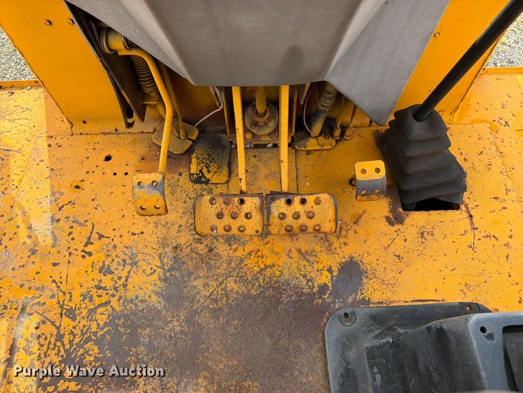 image for item FK3332 JCB 1400B backhoe