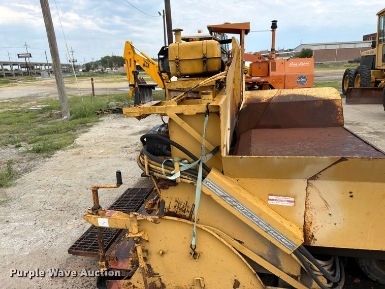 image for item FK3334 Lee-Boy L900 paver