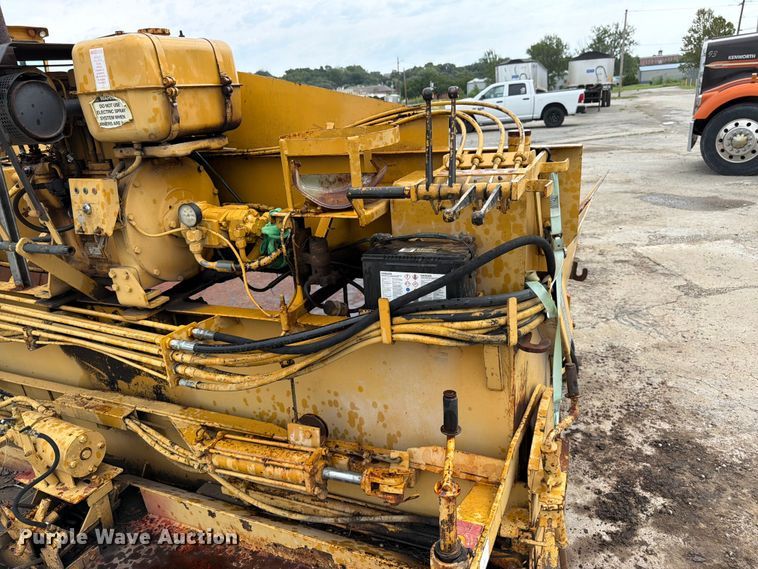 image for item FK3334 Lee-Boy L900 paver