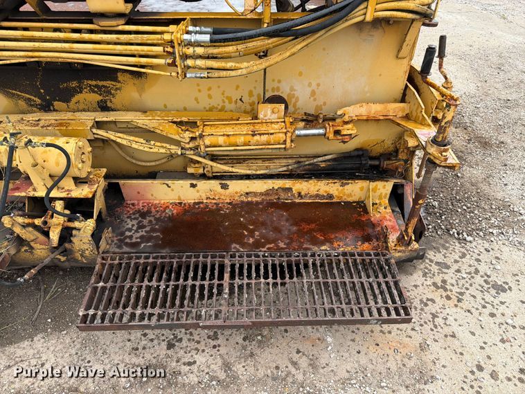 image for item FK3334 Lee-Boy L900 paver