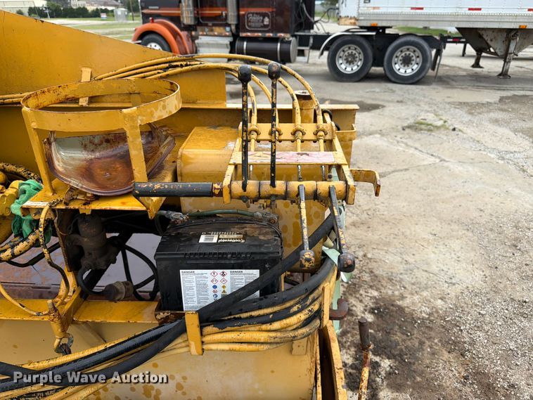 image for item FK3334 Lee-Boy L900 paver