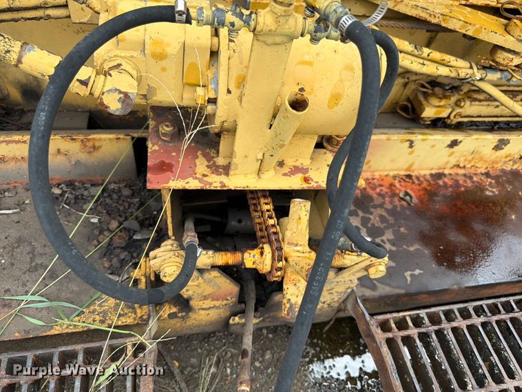 image for item FK3334 Lee-Boy L900 paver