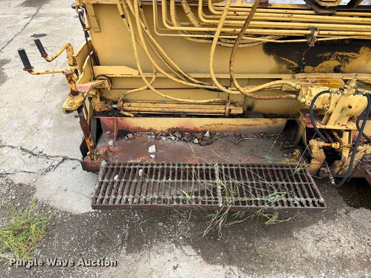 image for item FK3334 Lee-Boy L900 paver