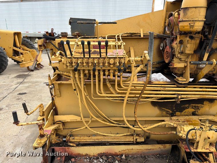 image for item FK3334 Lee-Boy L900 paver