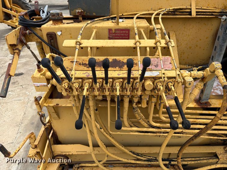 image for item FK3334 Lee-Boy L900 paver
