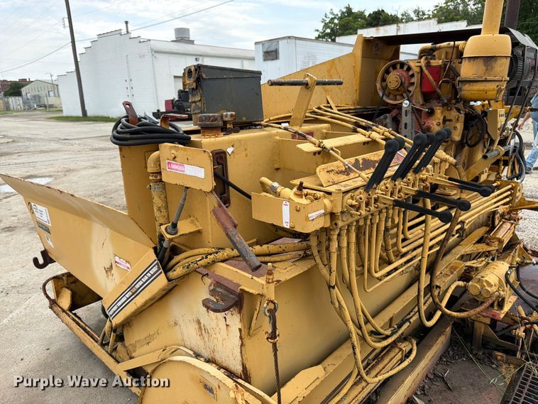 image for item FK3334 Lee-Boy L900 paver