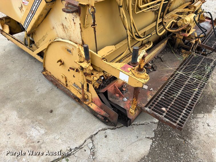 image for item FK3334 Lee-Boy L900 paver
