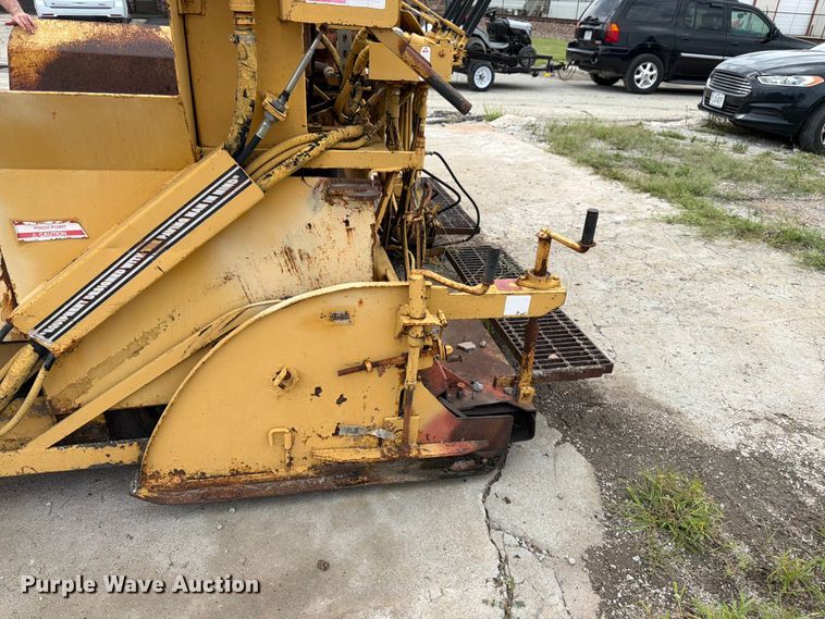 image for item FK3334 Lee-Boy L900 paver