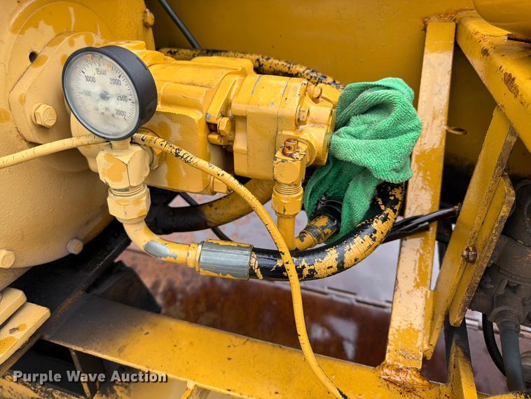 image for item FK3334 Lee-Boy L900 paver
