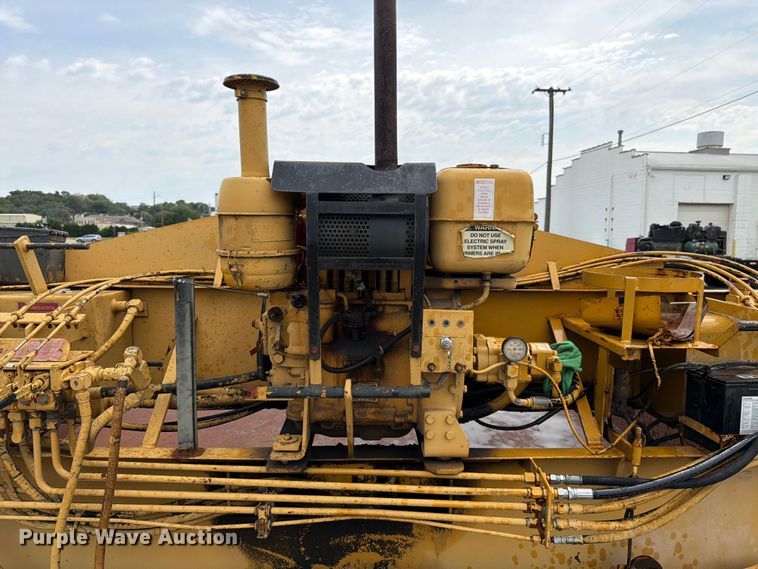 image for item FK3334 Lee-Boy L900 paver