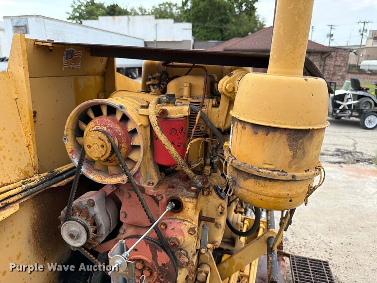 image for item FK3334 Lee-Boy L900 paver