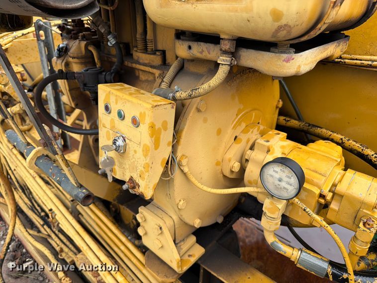 image for item FK3334 Lee-Boy L900 paver