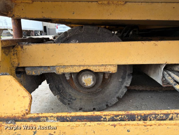 image for item FK3334 Lee-Boy L900 paver