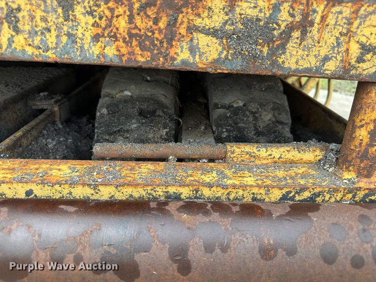 image for item FK3334 Lee-Boy L900 paver