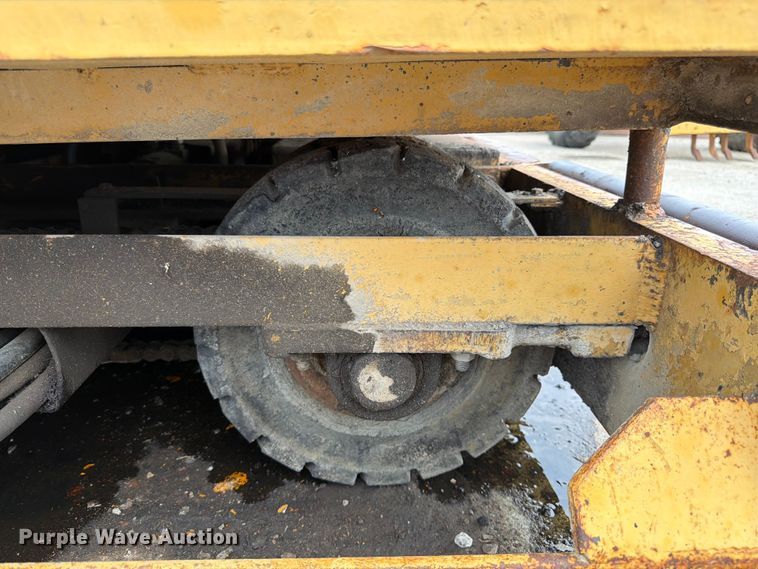 image for item FK3334 Lee-Boy L900 paver