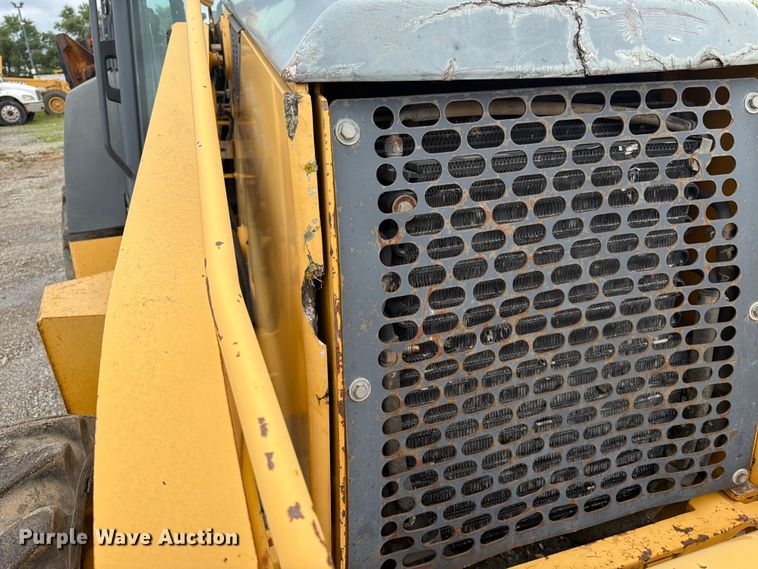 image for item FK3548 2002 John Deere 410G backhoe