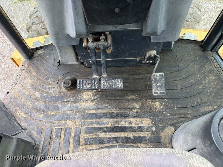 image for item FK3548 2002 John Deere 410G backhoe