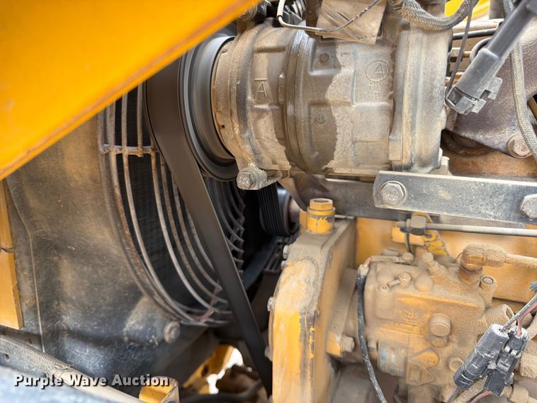 image for item FK3548 2002 John Deere 410G backhoe