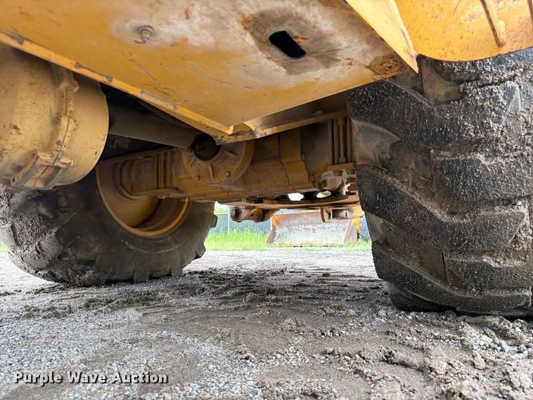 image for item FK3548 2002 John Deere 410G backhoe
