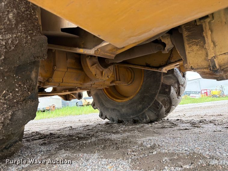 image for item FK3548 2002 John Deere 410G backhoe