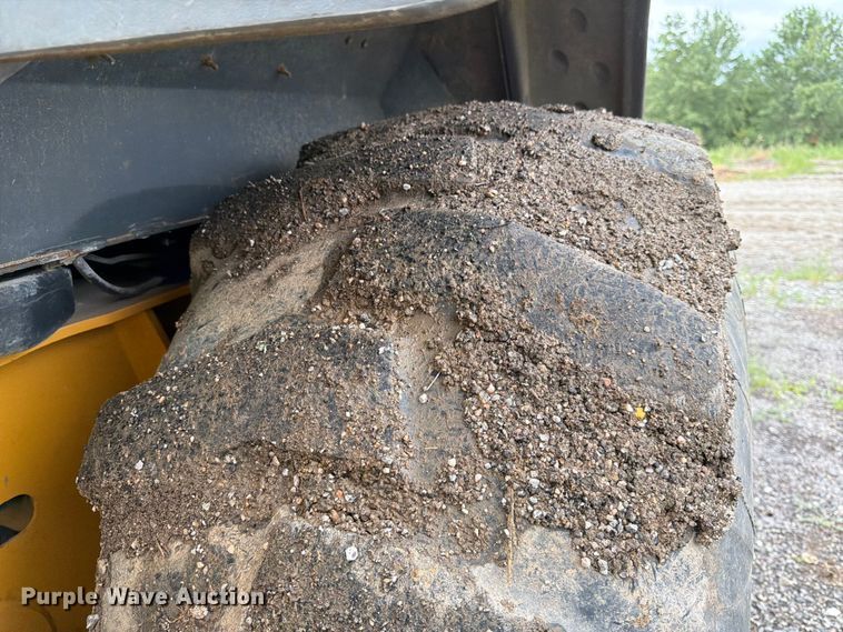 image for item FK3548 2002 John Deere 410G backhoe