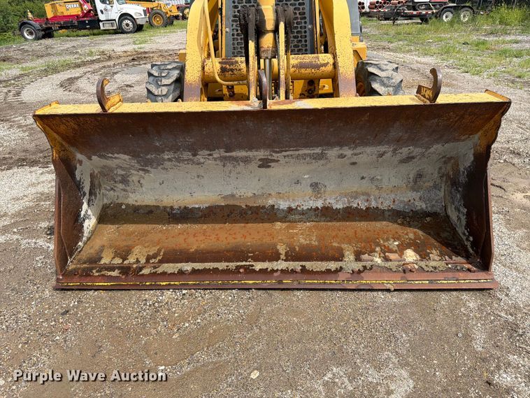 image for item FK3549 2002 John Deere 410G backhoe
