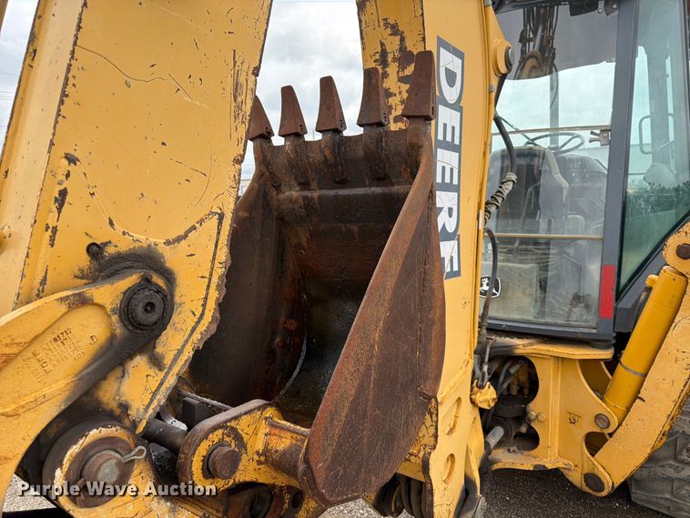 image for item FK3549 2002 John Deere 410G backhoe