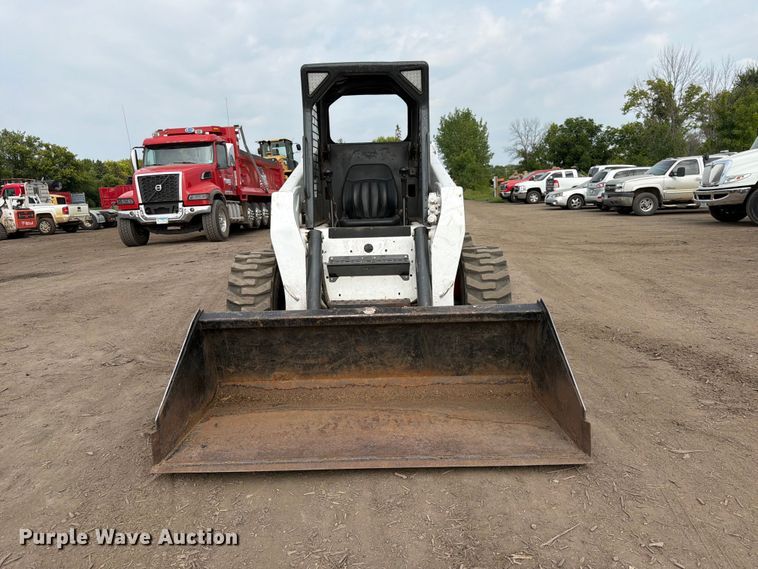 image for item FK3575 2005 Bobcat S220 skid steer loader
