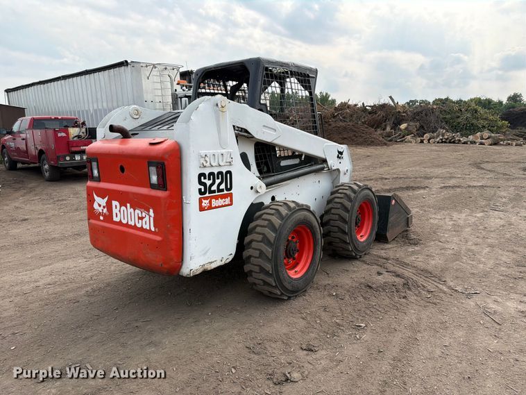image for item FK3575 2005 Bobcat S220 skid steer loader